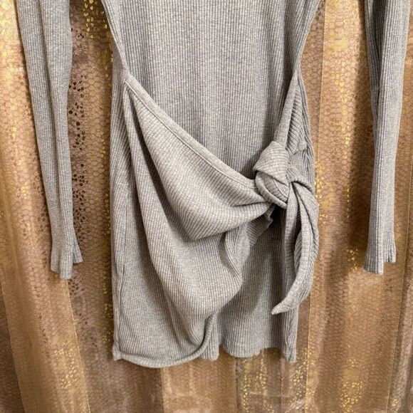 Superdown Dana Wrap Ribbed Mini Dress Heather Gray Long Sleeve Medium NWOT - Picture 4 of 8
